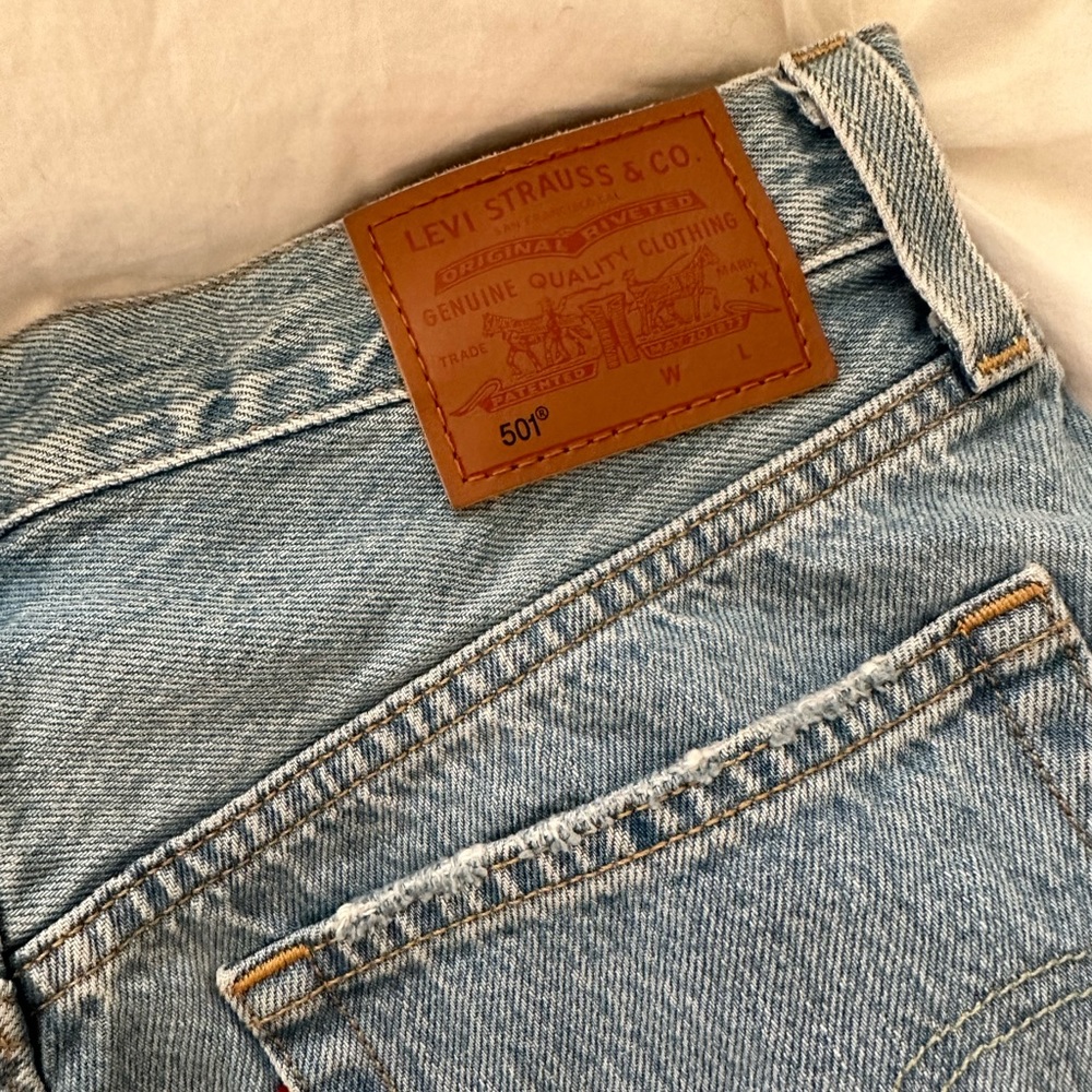 Levi’s 501 shorts size 27